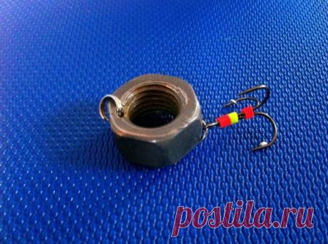 Доброго времени суток, друзья. Хочу рассказать интересный случай про рыбалку по жидкой воде. Как никак скоро наступит март, потом апрель, а там и спиннинги достан | Кого ловят на гайку. 3 хищника которые не устоят против этой самоделки! #Рыбалка, #Полезныесоветы, #Сделайсам, #Хобби, #Лодки