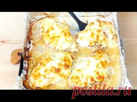 Невероятно вкусное Куриное Филе, запеченное в духовке с Грибами и Сыром! Быстро и Сытно!. Куриное филе - 2 шт. ( 700 г.)Лук - 2 шт. Грибы шампиньоны - 250- 300 г.Помидоры - 1 шт. крупный или 2 маленькихСыр Моцарелла - 200 г.Майонез - 50 г.Растительное масло - 3 ст.л. ( для обжаривания грибов)Соль и перец чёрный молотый по вкусуКуриное филе разрезаем вдоль на две половинки,...