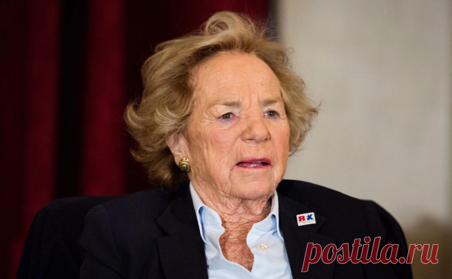В США 96-летнюю вдову Роберта Кеннеди госпитализировали после инсульта. Старшего члена семьи Кеннеди 96-летнюю Этель Кеннеди госпитализировали после инсульта, сообщает телерадиокомпания NBC со ссылкой родственников женщины.