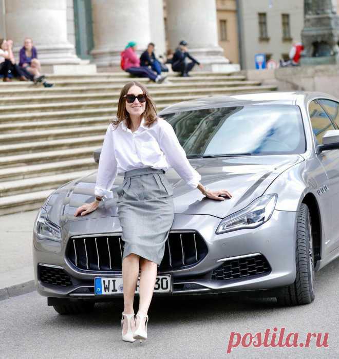 12 способов носить мужскую рубашку, как настоящая леди
Коко Шанель сделала женщинам немало ценных подарков, среди которых — удобная рубашка мужского фасона. Сегодняшние тренды, такие как оверсайз, акцентные рукава и легкая расслабленность, позволяют носить и непосредственно мужскую сорочку, подобрав модель на пару размеров больше, чем вы обычно носите. Она красиво смотрится на хрупких и полных...
Читай дальше на сайте. Жми подробнее ➡