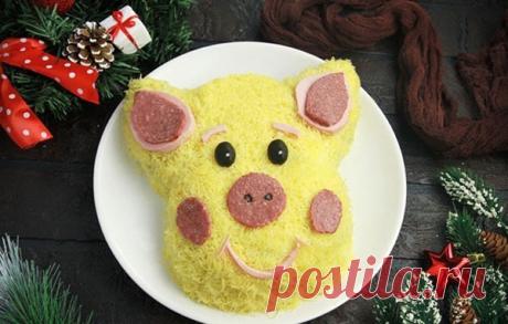 Свинья на блюде. Новогодние салаты Салат с говядиной
Доброй традицией Нового года в нашей стране стало выкладывать на блюде съедобный символ наступающего года по восточному гороскопу. Хозяйкой 2019 по китайскому календарю будет Желтая…