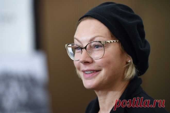 Алена Бабенко: было непросто согласиться на участие в проекте «Жди меня». На посту ведущей передачи «Жди меня» актриса заменила Татьяну Арнтгольц.