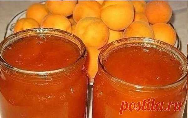 АБРИКОСОВОЕ ВАРЕНЬЕ. Вкуснятина
В огромном тазу или широкой кастрюле варю его.
На 1 кг. абрикос-— 1 кг. сахара.
Косточки удаляю и варю половинки ,
либо так — удаляю косточки не разрезая полностью фрукту, будут , ,как целые.
На весь таз, а там может быть и 5 кг абрикос-— лью на дно —-1-2 стакана воды, чтобы сразу не пристало.
Засыпаю сахар и сразу ставлю на огонь, небольшой, пока растает сахар.
А лучше делать так: —-сначала в таз-фрукты, потом посыпать сахаром, потом полить...