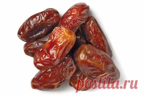 Питаясь только финиками и водой, можно прожить несколько лет. Финики— удивительный плод, которому во многих странах приписывают свойства укреплять здоровье и продлевать жизнь. Говорят, что в Китае есть долгожители, основой питания которых служат исключительно финики. Во всяком случае, это очень полезный продукт, и многие диетологи рекомендуют употреблять его вместо сладкого. Кроме того, финики со стародавних