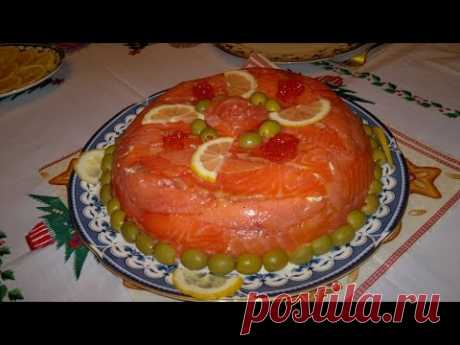 Праздничный салат с красной рыбой и креветками - рыбный торт