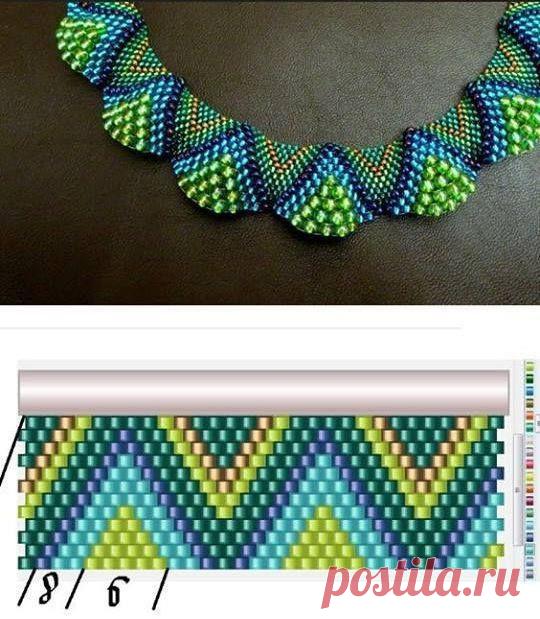 Яркое колье из бисера