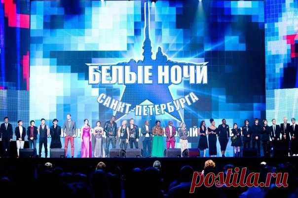 СМОТРИТЕ ФЕСТИВАЛЬ «БЕЛЫЕ НОЧИ» В ЭФИРЕ RU.TV 

Сегодня, 8 сентября, в 20:00, включайте телеканал RU.TV  и окунитесь в волшебную атмосферу музыкального фестиваля «Белые ночи». Участниками фестиваля «Белые ночи» в 2017 году стали: Алексей Воробьёв, Елена Север, Стас Михайлов, Александр Буйнов, Ани Лорак, Леонид Агутин, Александр Иванов и группа «Рондо», Анита Цой, Полина Гагарина, Наташа Королёва, ЮрКисс, ВладиМир, группы Queens и «Земляне», Анжелика Агурбаш, Таисия Повалий...