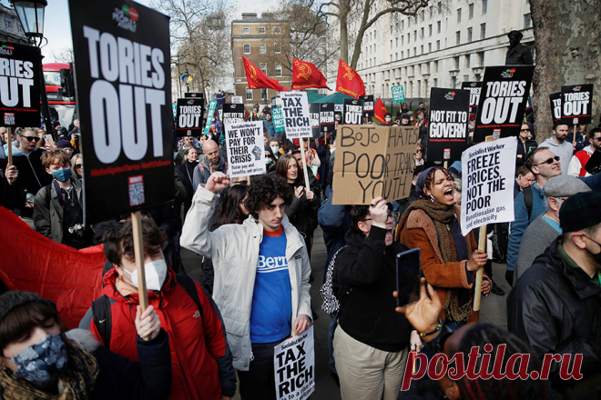 В Британии прошли акции протеста из-за цен на электричество. Тысячи жителей Великобритании в субботу вышли на акции протеста против роста цен на энергоресурсы, пишет The Guardian.