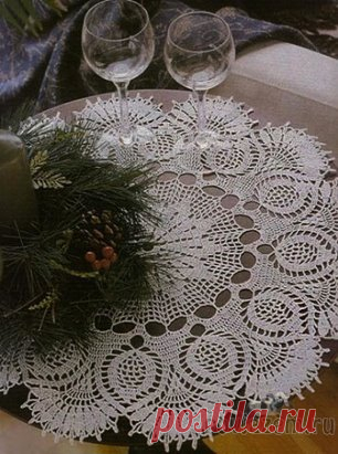 Вязание изящной салфетки крючком
схема вязания по ссылке:       http://povjazem.ru/vyazanie-dlya-doma/salfetki-skatert/vyazanie-izyashchnoj-salfetki-kryuchkom
