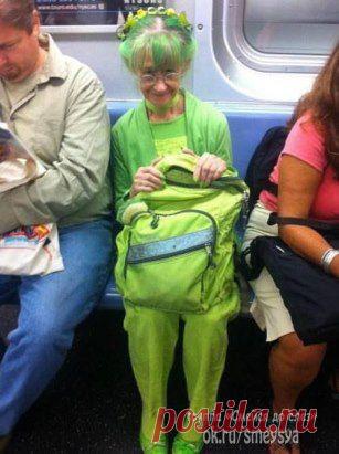 В метро сидел кузнечик..... :))))