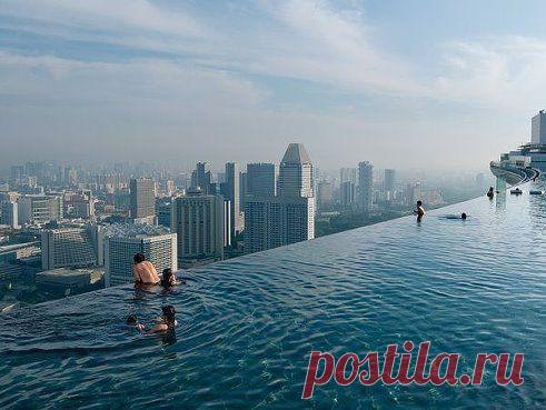 Бассейн Infinity Pool, Крыша отеля Marina Bay Sands, Сингапур