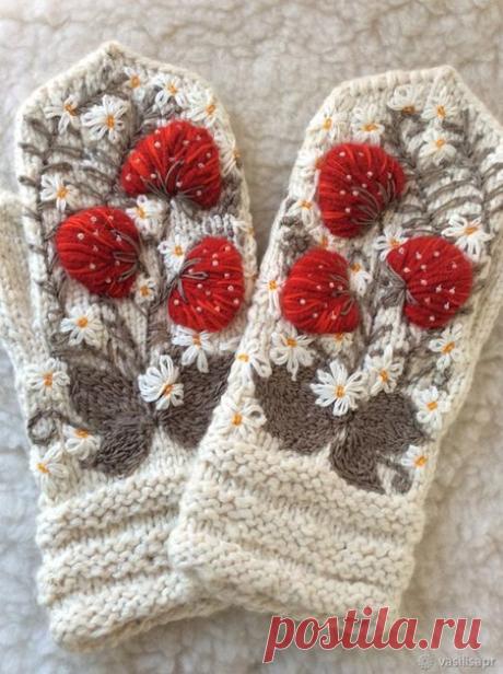 УКРАШАЕМ ВАРЕЖКИ ОБЪЕМНОЙ ВЫШИВКОЙ И БИСЕРОМ. МАСТЕР-КЛАСС
https://zhurnal.rykodelniza.ru/ukrashaem-varezhki-obem..