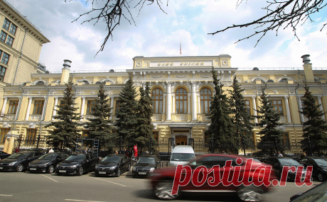 Послабления ЦБ для банков не затронут выплату дивидендов и бонусов. Банки могут воспользоваться льготными условиями по оценке ценных бумаг, не отменяя выплату вознаграждения акционерам и топ-менеджменту, следует из ответа ЦБ. При предыдущих послаблениях в пандемию такие рекомендации действовали