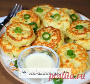 Пост на стене Перекус — 🥚 Очень ленивые пирожки с яйцом и зелёным луком за 5 минутСытный белковый перекус из самых простых продуктов: быстро, без масла и с бонусом клетчатки для похудения.Ингредиенты (на ~4 пирожка):🥄 Яйца куриные варёные — 150 г (3 шт.)🥄 Яйцо куриное сырое — 50 г (1 шт.)🥄 Лук зелёный — 30 г🥄 Мука цельнозерновая пшеничная — 25 г🥄 Псиллиум (дополнительная порция клетчатки для сытости и чтобы ЖКТ работал как следует,...