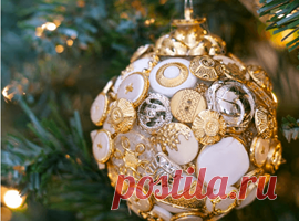 Новогодние шарики из старых пуговиц