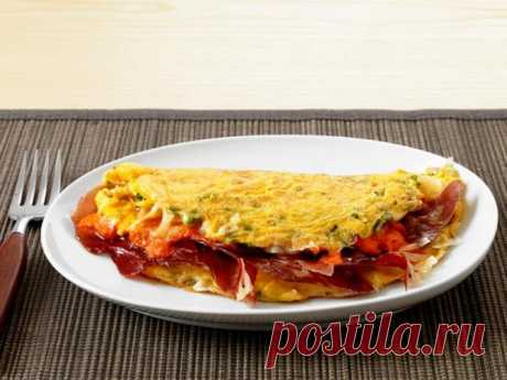 Испанский омлет с соусом ромеско