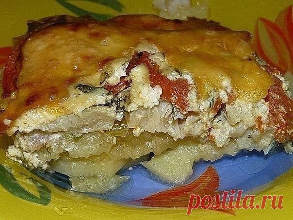 Обалденная вкусная запеканка картофельная с рыбкой.

Получается изумительная хрустящая сырная корочка! И рыбка, и картошка в сливках со специями приобретают нежный пикантный вкус! Быстро, легко и вкусно! Рецепт для уютного семейного ужина, все будут довольны и сыты.

Ингредиенты:

- 5-6 картофеля - 500 г рыбы - 2 помидора - 1 большая луковица - сыр - зелень - сливки

Приготовление:

Многие соблюдают пост, поэтому сливки можно заменить рыбным бульоном. И тогда верхний слой ...
