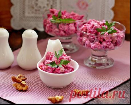 Необычно и очень вкусно: салат из свеклы в курицей.