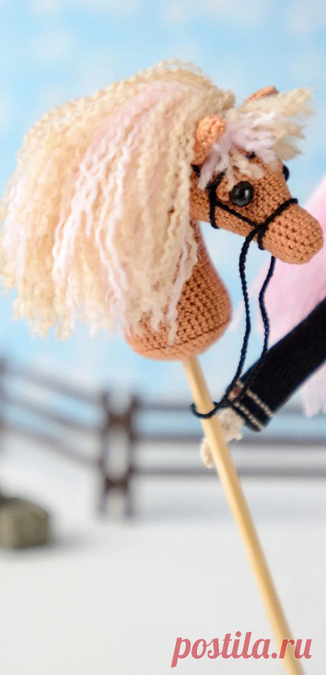 PDF Лошадка на палочке крючком. FREE crochet pattern; Аmigurumi animal patterns. Амигуруми схемы и описания на русском. Вязаные игрушки и поделки своими руками #amimore - лошадь, лошадка на палочке для куклы, конь.