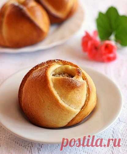 Очень вкусная выпечка в форме розочек к вашему столу