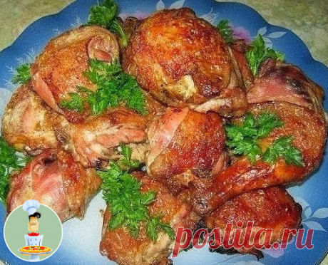 Курица маринованная в кефире

Ингредиенты:
кефир,
куриные бедра,
картофель,
специи,
соль, перец,
чеснок,
томаты,

Приготовление:

В первую очередь делаем маринад. Мелко режем чесночок, добавляем его в кефир, солим, добавляем перец и специи.
Бедра маринуем в течении минут 20-25.
Картофель чистим, режем дольками. Укладываем его в форму для запекания, добавляем оливковое масло, соль,перец, специи.
Сверху на картофель выкладываем курицу и заливаем остатками маринада.
Зубчики ч...