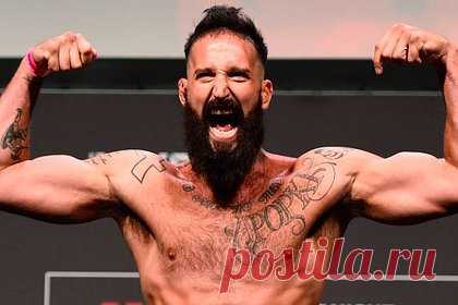 Американский боец MMA обратился к россиянам перед боем в Москве. Американский боец смешанного стиля (MMA) Алекс Николсон обратился к россиянам перед поединком на турнире «Бойцовский клуб РЕН ТВ» в Москве. «Очень рад посетить Москву, Россию и устроить шоу!» — заявил спортсмен. Он добавил, что будет рад провести поединок против россиянина Вагаба Вагабова.