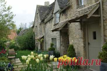 Неподдельная сельская красота местечка Бибури На юго-западе Англии в районе Котсуолд расположена небольшая деревушка Бибури, которую Уильям Моррис считал самой красивой. Бибури известна великолепием своих живописных пейзажей и неподдельной сельской красотой. Английский писатель и художник Уильям Моррис назвал ее самой красивой...