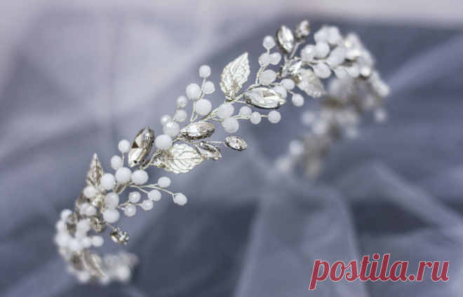 Свадебный ободок в прическу невесты со стразами на серебре – купить в интернет-магазине на Ярмарке Мастеров с доставкой - G10INRU | Новороссийск