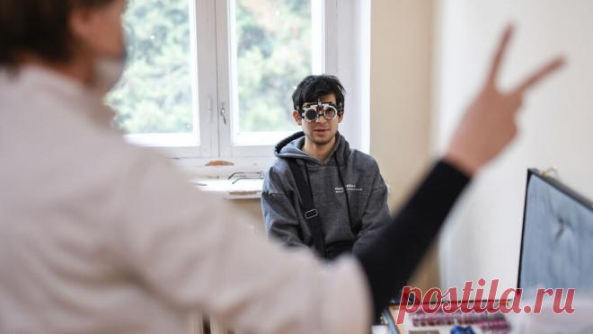 Частные клиники начали передавать анализы на "Госуслуги". Чем это грозит водителям. Данные медицинских исследований россиян из частных клиник начали появляться на "Госуслугах". И хотя сейчас в Минцифры говорят, что это не будет иметь последствий, с 2027 года врачебная информация может использоваться при аннулировании автомобильных прав по медицинским показаниям, убеждены юристы.