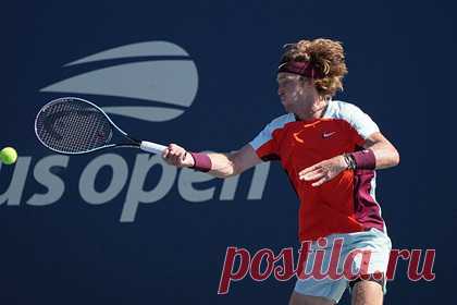 Россиянин Рублев вышел в третий круг US Open. Российский теннисист Андрей Рублев обыграл корейца Квон Сон У в матче второго круга US Open-2022. Встреча прошла в четверг, 1 сентября, и продлилась три сета. Российский игрок одержал победу со счетом 6:3, 6:0, 6:4. Встреча продлилась 1 час и 45 минут. Рублев сделал 12 эйсов.