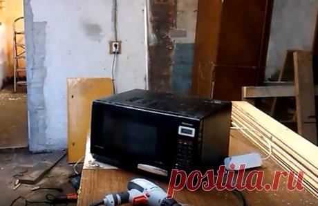 Для самодельщиков метало греющих... да простят меня физики за мою деревенщину Припарировал старую микроволновку и сделал из неё то что смог. А смог я извлечь из неё трансформатор и переделать его по простому под свои нужды. Нужды не замысловатые нагрев металла. заклёпок полотен…