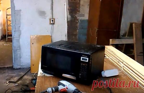 Для самодельщиков метало греющих... да простят меня физики за мою деревенщину Припарировал старую микроволновку и сделал из неё то что смог. А смог я извлечь из неё трансформатор и переделать его по простому под свои нужды. Нужды не замысловатые нагрев металла. заклёпок полотен…