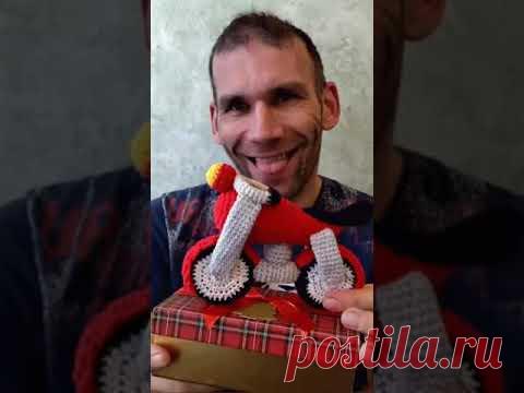 Когда попросила мужа красиво сфотографироваться со своей игрушкой...