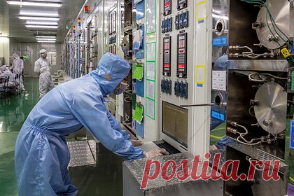 Китайские компании подешевели на миллиарды долларов из-за санкций США. Стоимость акций ведущих производителей микрочипов в Китае резко упала на фоне решения властей США ужесточить экспортный контроль за полупроводниками, поставляемыми в КНР. На закрытии сегодняшних торгов акции таких компаний подешевели на 4-20 процентов, а суммарные потери капитализации составили 8,6 миллиарда долларов.