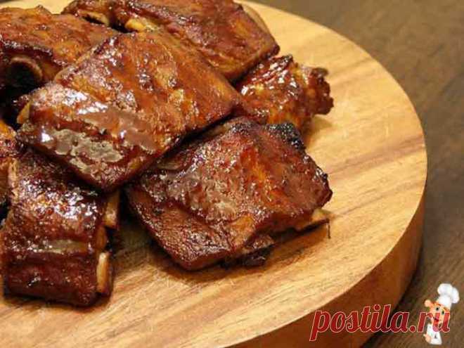 Свиные ребрышки в духовке с медом | Вкусно готовим дома Свиные ребрышки в духовке с медом прекрасно подойдут даже к праздничному столу! Порадуйте близких и гостей, приготовив свиные ребрышки с медом по этому рецепту.