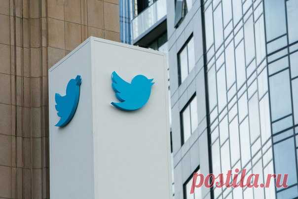 Twitter будет зарабатывать на пользователях без профиля в системе — компания покажет случайным посетителям рекламу в контексте твитов. Пользовательская база сервиса почти не растёт, поэтому для увеличения выручки компании нужно искать новые способы поиска доходов, считает издание Re/code.