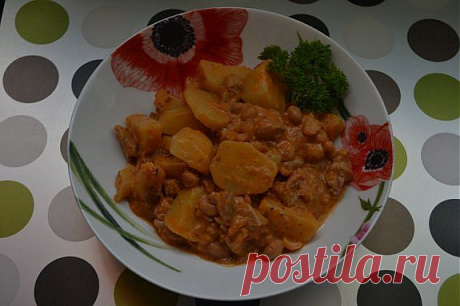 Тушеная картошка с мясом и фасолью в мультиварке