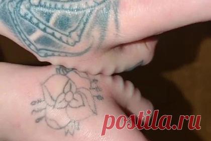 Девушка вживила игрушку-антистресс под кожу ради развлечения. Отвечая на вопрос одного из пользователей под предыдущим видео, девушка объяснила, что необычный вид ее руки приобрели, после того как она вживила под кожу больших пальцев силиконовые имплантаты. Специалистка по пирсингу призналась, что она использует их в качестве развлечения.