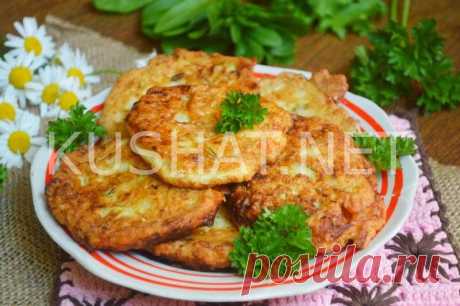 Оладьи из кабачков с сыром. Пошаговый рецепт с фото - Кушать нет Сегодня я хочу показать вам, как приготовить оладьи из кабачков с сыром – пошаговый рецепт. А теперь давайте посмотрим, как приготовить простые и вкусные оладьи из кабачков с сыром.