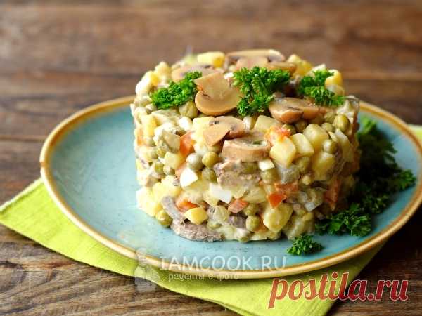Оливье давно стал символом русской кухни. В современной кулинарии рецепт данного салата не имеет ничего общего с оригинальным рецептом от повара Люсьена Оливье, который готовил его из рябчиков и прочих бюджетных компонентов. Мы привыкли к советскому варианту Оливье с докторской колбасой и солеными огурцами, заправленному майонезом. Со временем хозяйки придумали новые рецепты Оливье, чтобы разнообразить привычный вкус блюда. Предлагаем приготовить салат Оливье с языком и ма...