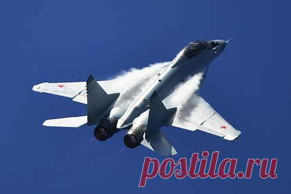 В Минобороны сообщили о перехвате самолета ВВС Норвегии возле границы России. Истребитель МиГ-29 поднимался на перехват самолета Р-8А «Посейдон» ВВС Норвегии над Баренцевым морем, нарушение границы России не допущено. Об этом сообщает Минобороны РФ. Самолет норвежской базовой патрульной авиации при приближении российского истребителя выполнил разворот от границ РФ.