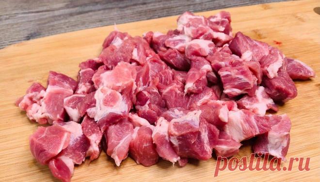 Готовим мясо с подливой по старому рецепту из советской столовой, в которой раньше работала моя бабушка (делюсь)
Рецепт достался мне от мамы, а ей — от бабушки. Готовить очень просто, а получается бесподобно вкусно! Подойдёт к любому гарниру, а в подливу мне нравится просто макать булку или хлеб. Ингредиенты для приготовления: Свинина — 600 гр. Лук — 2 шт. Сахар — 1/3 ч.л. Сливочное масло — 40 гр. Мука — 1,5 ст.л. […]
Читай дальше на сайте. Жми подробнее ➡