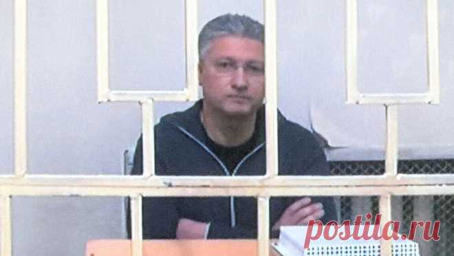 Замминистра обороны РФ Иванову после приговора могут возвратить арестованное имущество. Адвокат Эдуард Исецкий заявил, что имущество, арестованное у заместителя министра обороны РФ Тимура Иванова, могут вернуть ему после вынесения приговора суда. Об этом сообщает ТАСС. Юрист отметил, что снятие ареста с имущества ...