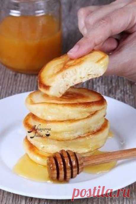Оладьи пышные
Очень вкусные оладьи, мои самые любимые! Делаю их уже не один раз, всегда получаются пышными, мягкими и ароматными.
Мой рецепт читайте тут: https://poleznonam.ru/oladi-pyshnye.html
