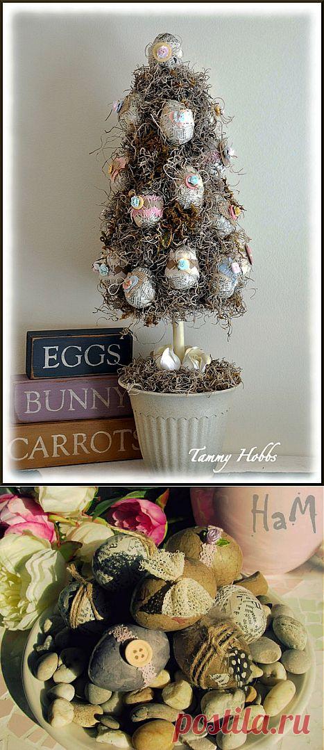 Винтажная елочка - топиарий с пасхальными яйцами.