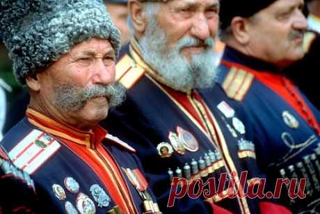 Атаман назвал число участвующих в спецоперации кубанских казаков. Войсковой атаман Александр Власов назвал число участвующих в спецоперации на Украине кубанских казаков. «В специальной военной операции выполняют боевые задачи 2660 казаков Кубанского казачьего войска», — заявил он. Для подготовки добровольцев действует учебный центр, где проводится боевое слаживание.