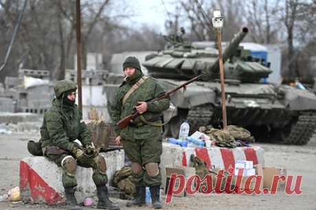 В ДНР предрекли «психологический надлом» украинской армии. Заместитель начальника управления Народной милиции Донецкой народной республики (ДНР) Эдуард Басурин предрек украинской армии «психологический надлом» в случае взятия Мариуполя. По его словам, украинские военные действуют без паники, поэтому силам ДНР и России нужно искать слабые стороны противника.
