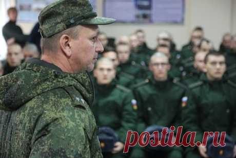 В Госдуме захотели вернуть должность военного комиссара в армию. Глава думского комитета по обороне Андрей Картаполов предложил вернуть в армию России должность военного комиссара. По его словам, это необходимо для повышения эффективности правоприменения в войсках. Картаполов отметил, что настало время для восстановления комиссаров в армии.