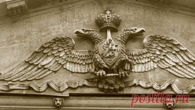 А вы знаете, почему на гербе Российской империи было две орлиные головы, а короны - три?