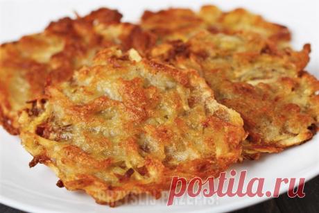 Chrupiące placki ziemniaczane z młodych ziemniaków bez mąki jak zrobić? - PrzyslijPrzepis.pl